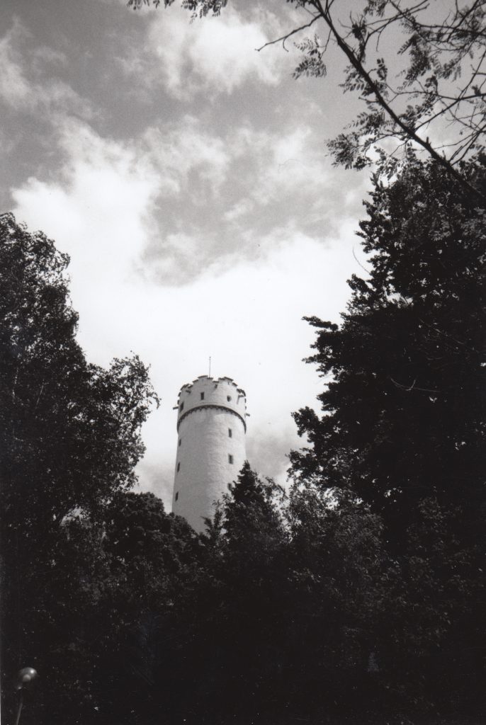 Der Mehlsack – das Wahrzeichen von Ravensburg – fotografiert im Mai 2000 mit einer Lomo LC-A auf einem schwarz/weiß Film.
